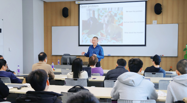 Martín Farach-Colton Visits NYU Shanghai and Delivers Talk on Compressed Pointer